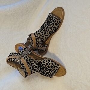 Blowfish Malibu Tan with Black Leopard Animal Print 1" Sandals Size 7.5
